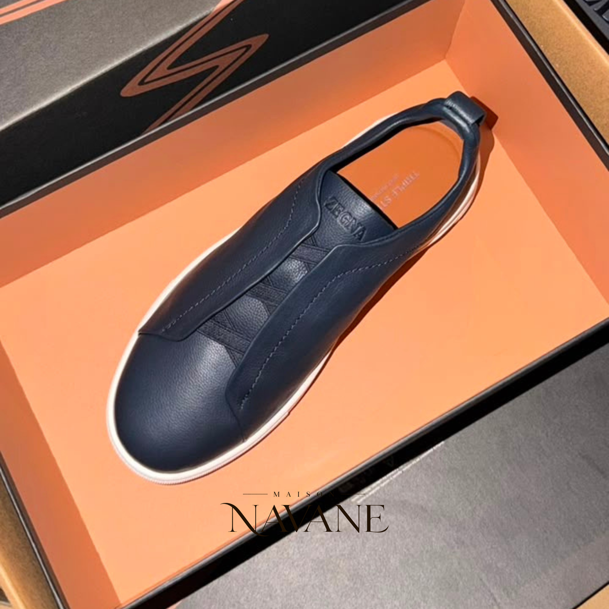 Z. LA SNEAKER TRIPLE STITCH — CUIR SOUPLE & ÉLASTIQUES CROISÉS