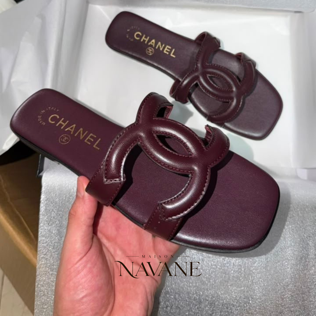 CH. LA SANDALE ENLACÉE — CUIR LISSE BOMBÉ & BOUT CARRÉ