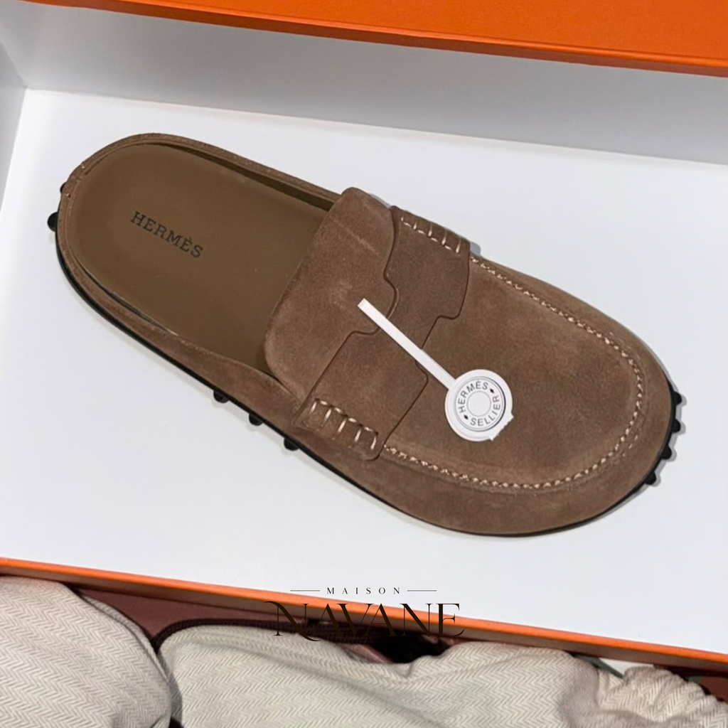 H.  LE MOCASSIN MULE — VEAU VELOURS & SEMELLE À PICOTS