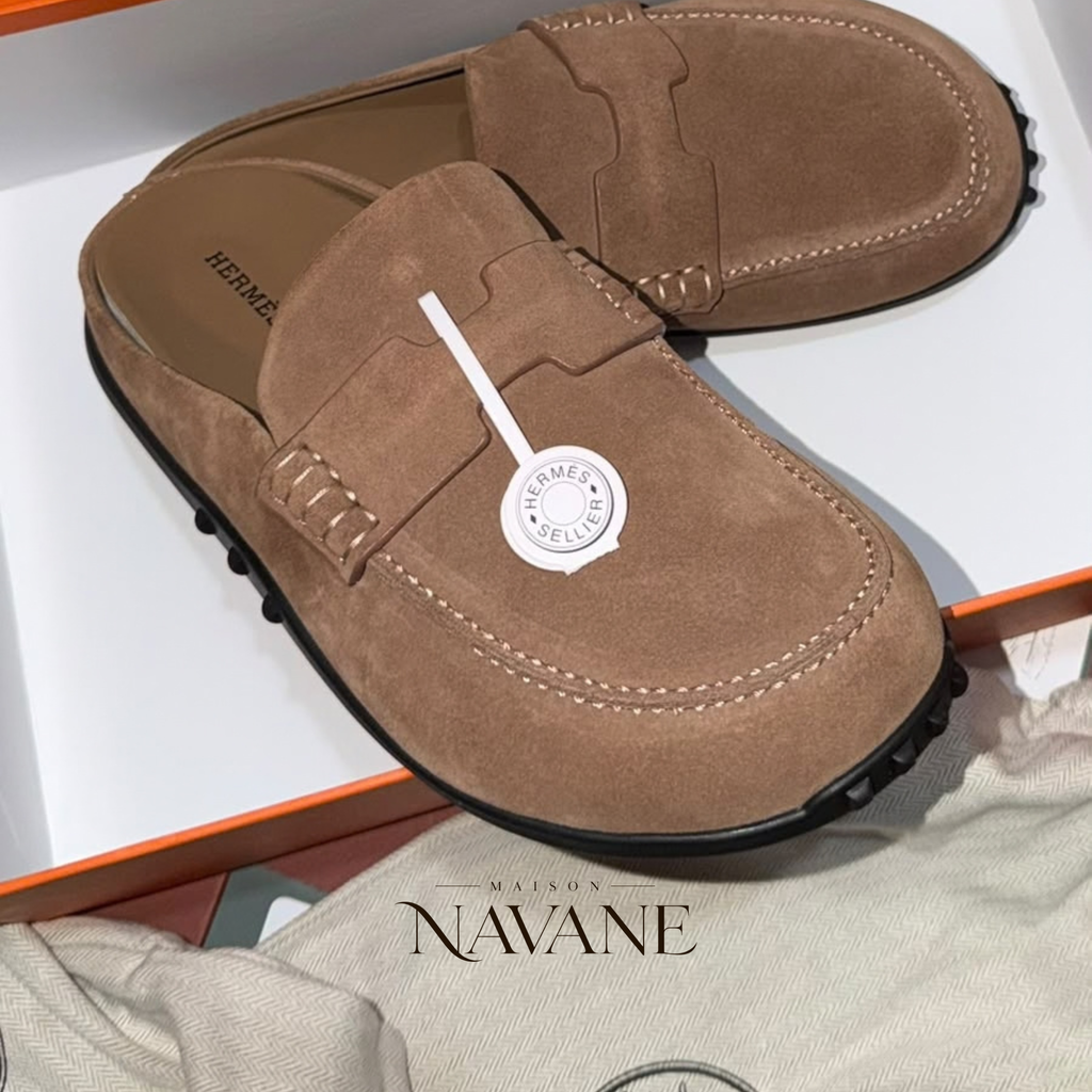 H.  LE MOCASSIN MULE — VEAU VELOURS & SEMELLE À PICOTS