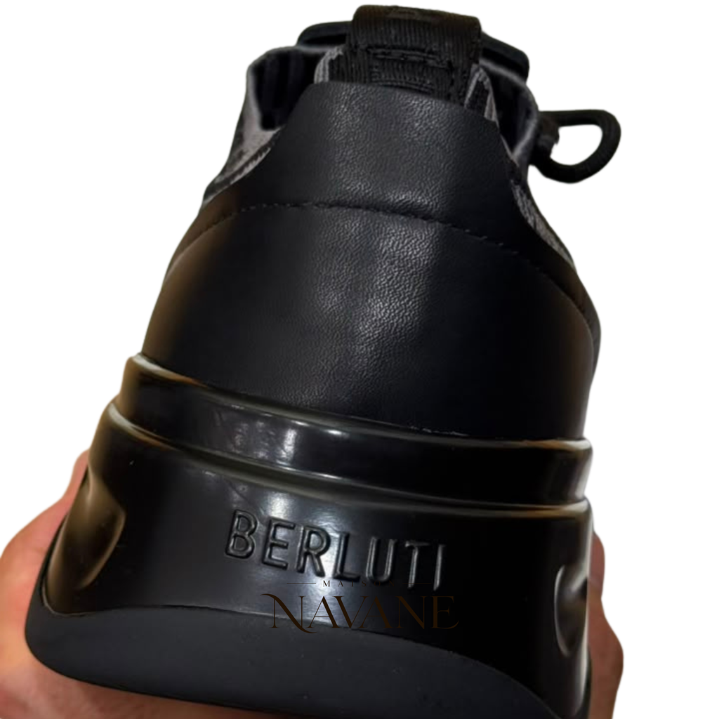 B. LA SNEAKER SHADOW — MAILLE TECHNIQUE & CUIR PATINÉ