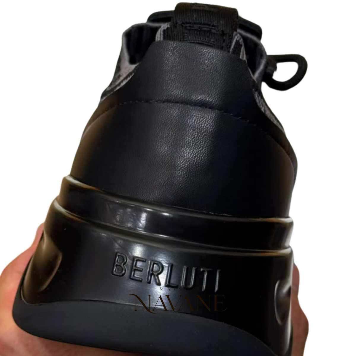 B. LA SNEAKER SHADOW — MAILLE TECHNIQUE & CUIR PATINÉ